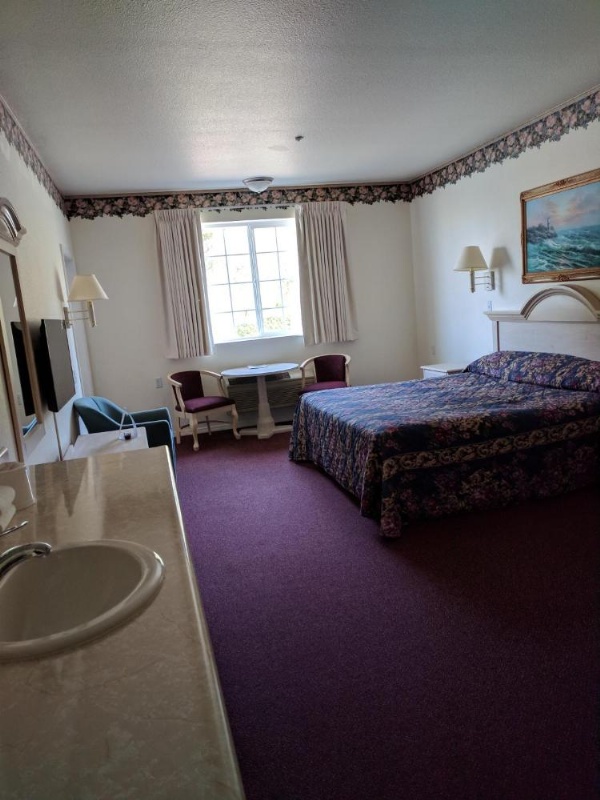 Lighthouse Inn image 13